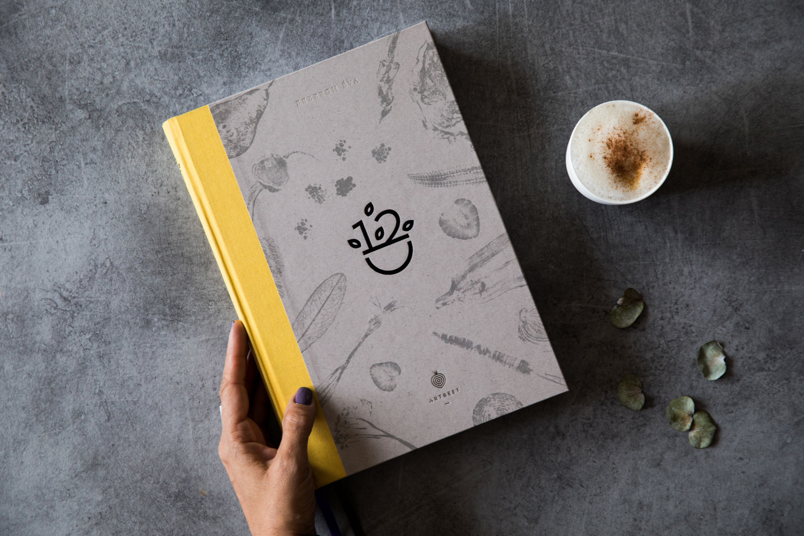 Bezzegh Éva: Tizenkét hónap - Saláták egész évre